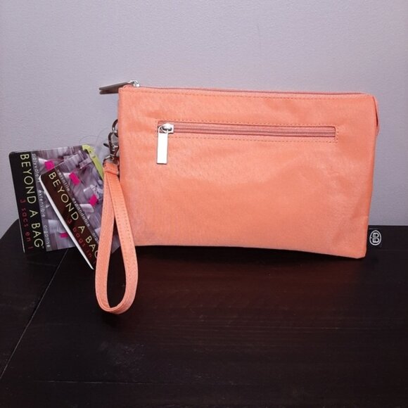 3/$20 GANZ Beyond A Bag 3 In 1 Crossbody Clutch Shoulder Bag Convertible Travel - Picture 1 of 16
